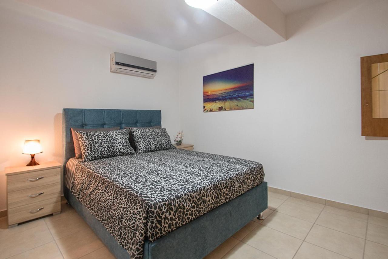 D & E * Skiathos-Stadt